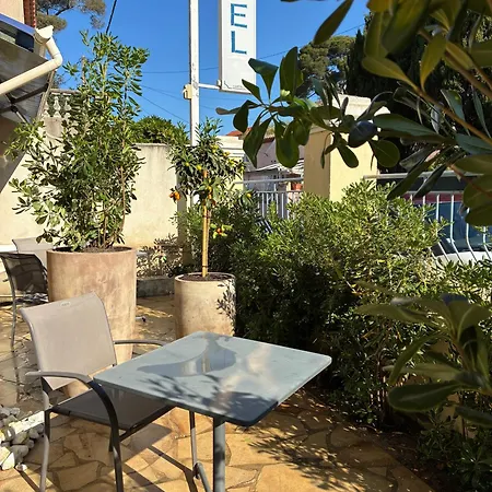 L'escale Au Soleil 2* سانت أي جولف