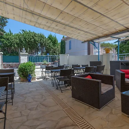 L'escale Au Soleil Hotel 2*